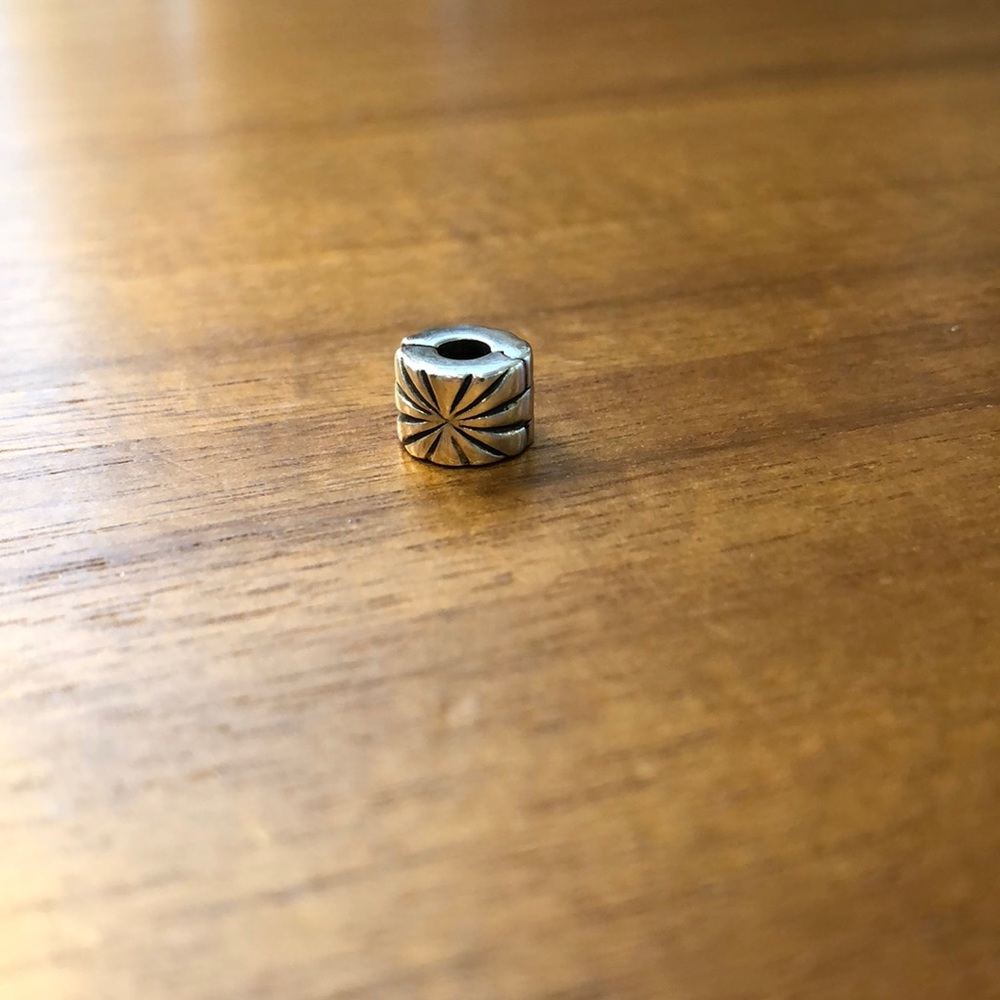 Pandora Sunburst Clip (2 AVAILABLE)